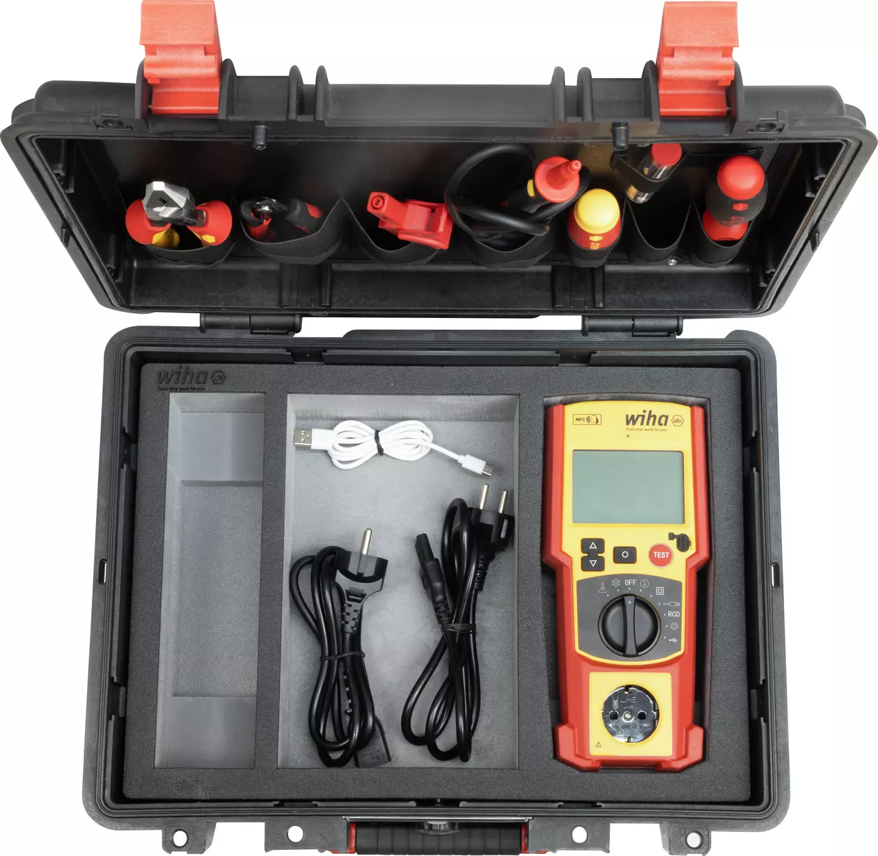 Sort kasse med multimeter, kabler og værktøj indeni.